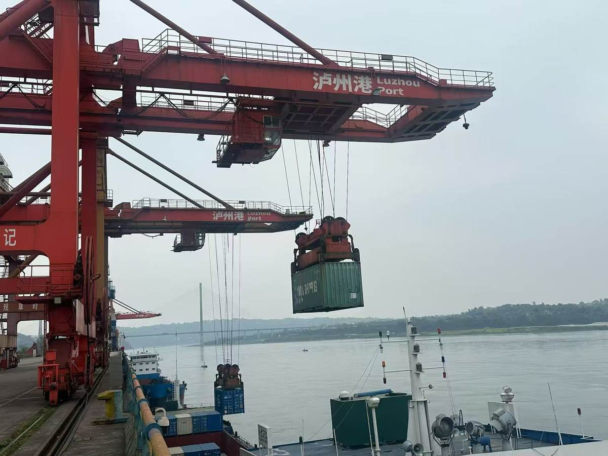 Port crane